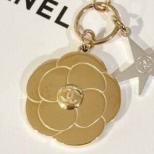 🖤🤍CHANEL Limited Edition Holiday Camèlia Charm Set🤍🖤Camèlia and Star feature CC